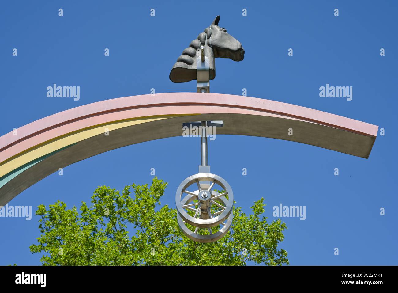 Skulptur Steckenpferd sucht Regenbogen von Rüdiger Roehl und Jan Skuin, Wörlitzer Straße, Havemannstraße, Ahrensfelde, Marzahn, Berlin, Deutschland Banque D'Images