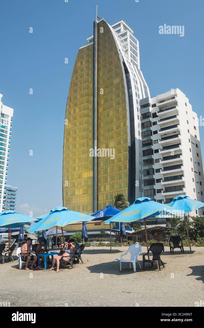 Amoureux de la plage sur la Playa de Bocagrande à Cartagena, Colombie Banque D'Images