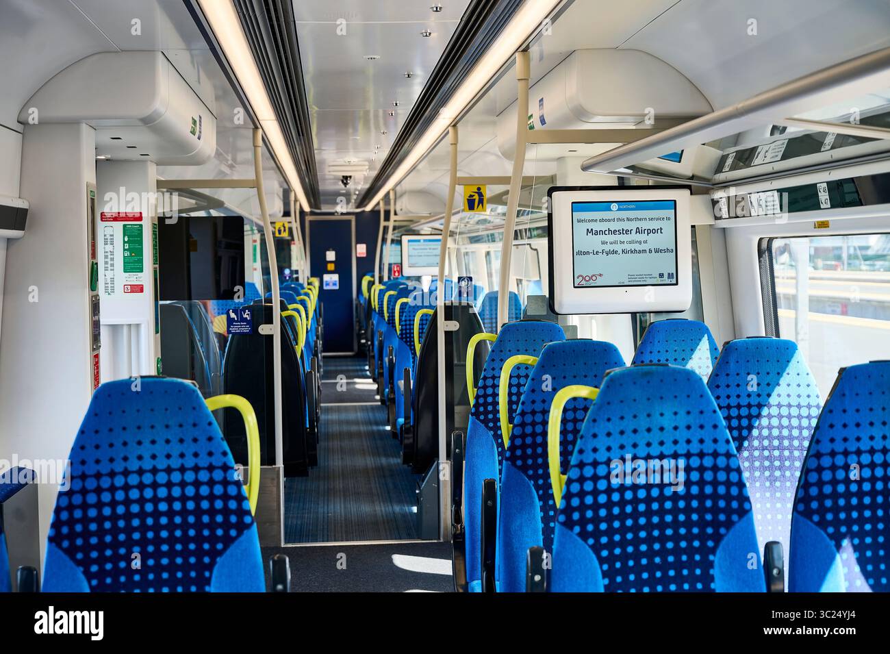 Intérieur d'un wagon de train moderne exploité par Northern Rail Banque D'Images