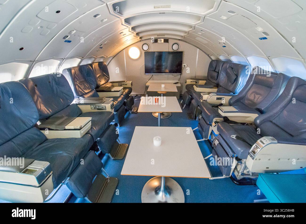 28 juin 2016 - Stockholm, Suède - Stockholm, Arlanda, Suède - le salon du Jumbo Stay (Jumbohostel), une auberge qui est un avion de ligne Boeing 747 converti. Il est situé à l'entrée de l'aéroport de Stockholm Arlanda. (Crédit image : © Edwin Remsberg / Vwpics/VW pics via ZUMA Wire) Banque D'Images