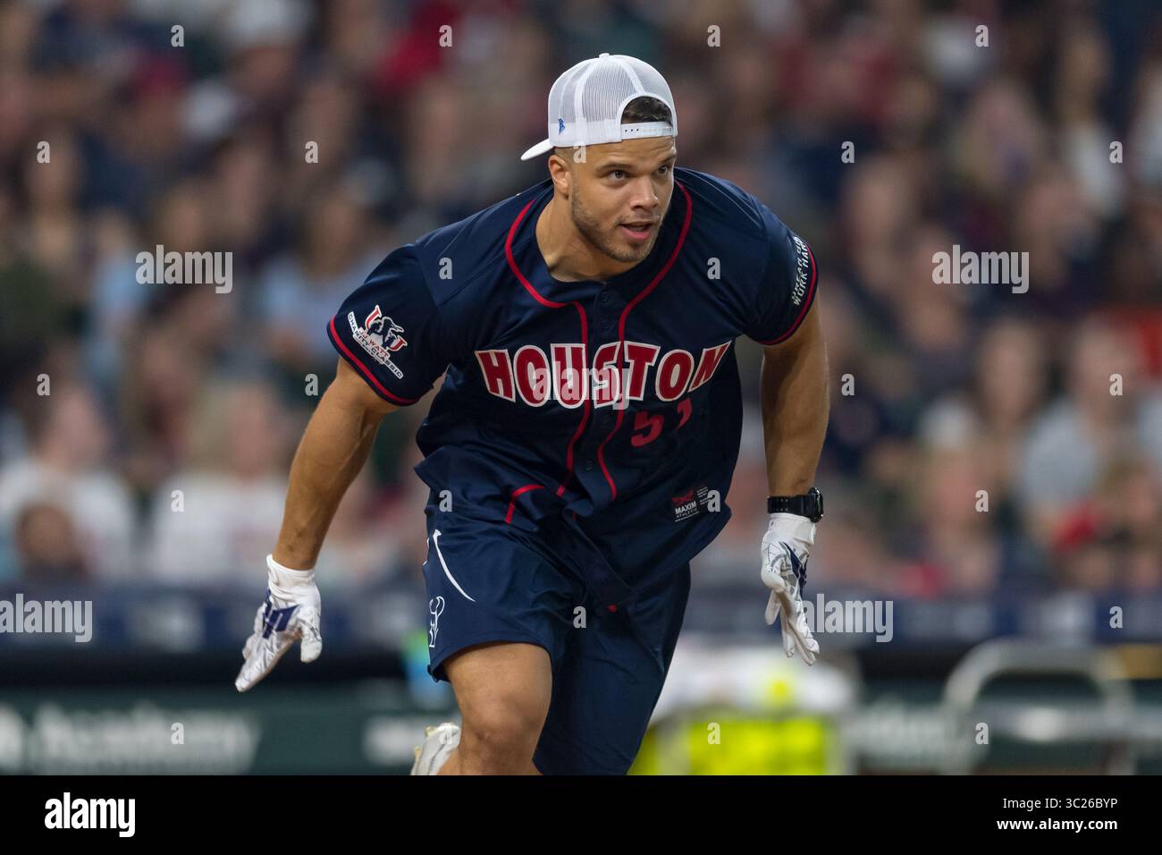 04 mai 2019 le linebacker des Texans de Houston Dylan Cole (51) pendant le JJ Watt Charity Classic, un jeu de softball qui fournit des fonds pour des programmes athlétiques parascolaires améliorant les possibilités pour les enfants d'âge collégial de la communauté de s'impliquer dans l'athlétisme, afin qu'ils puissent apprendre les traits de caractère de la responsabilité, le travail en équipe, le leadership, l'éthique de travail et la persévérance, dans un environnement sûr et supervisé avec leurs pairs Maria Lysaker / CSM (crédit image : &copy ; Maria Lysaker / CSM via ZUMA Wire) Banque D'Images