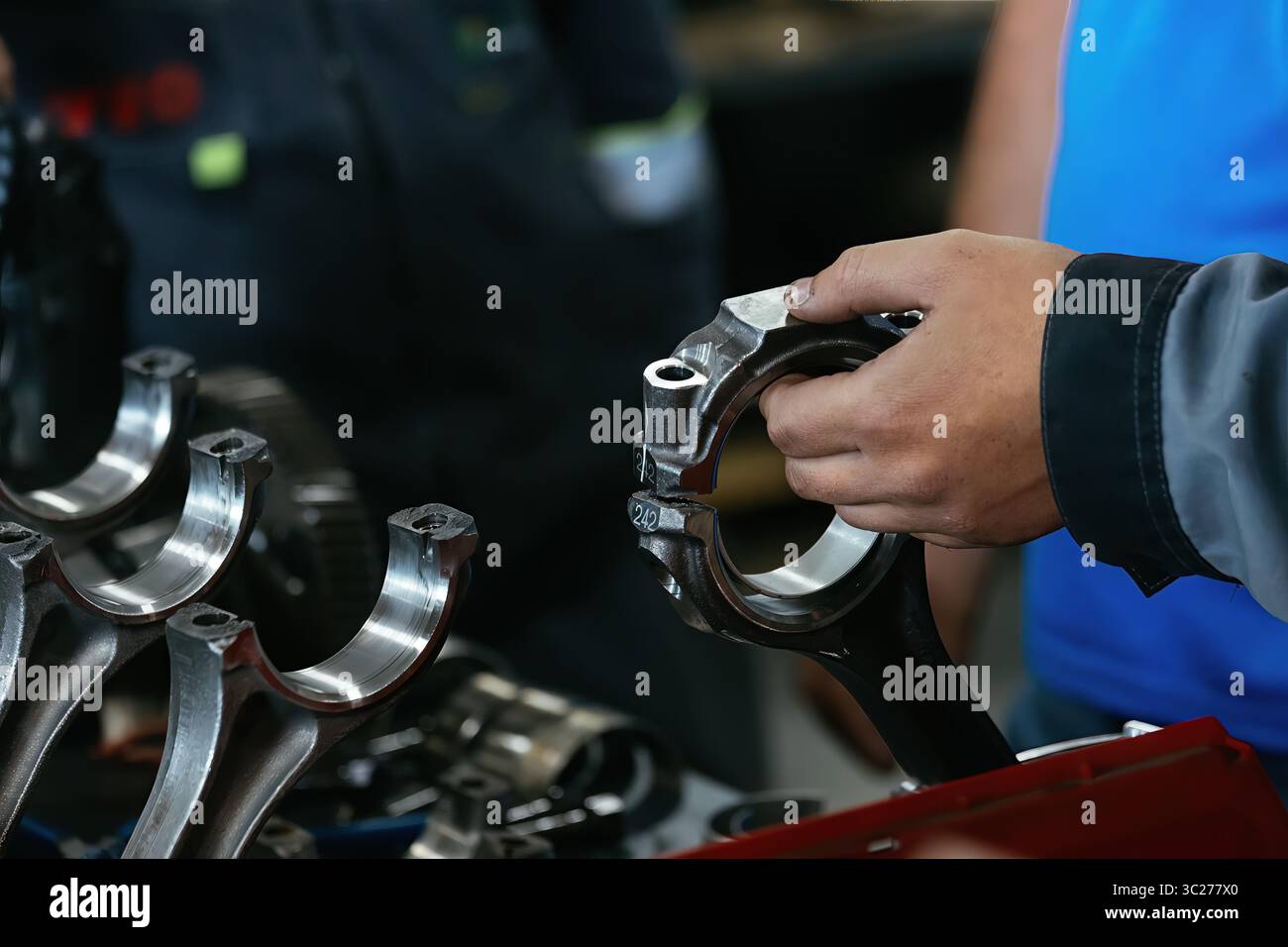 Processus d'assemblage du moteur, gros plan. Banque D'Images