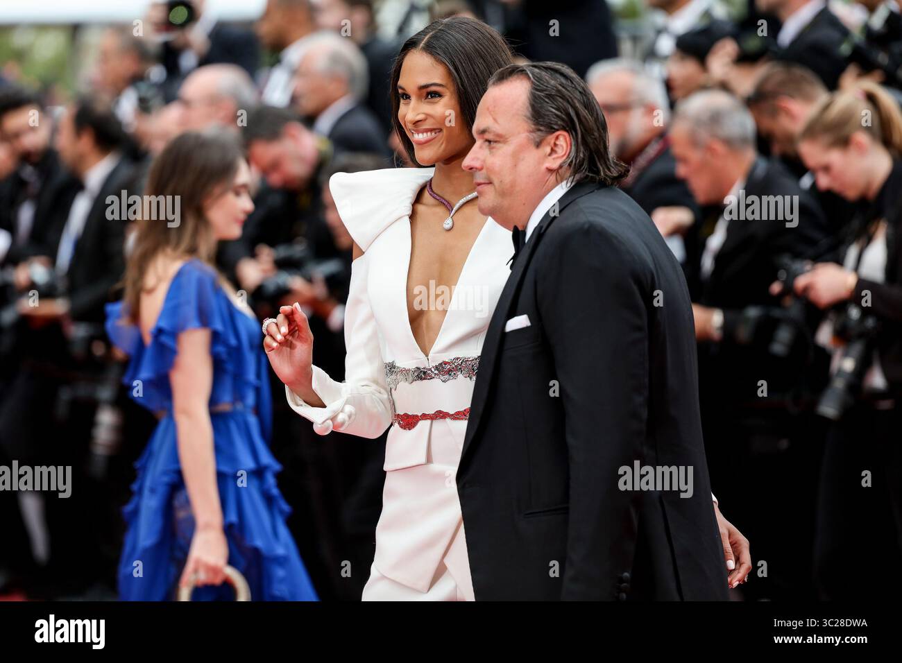 20 mai 2019 - Cannes, France - CANNES - 20 MAI : Cindy Bruna et Gilles Mansard arrivent à la première de ''LA BELLE EPOQUE'' lors du Festival de Cannes 2019 le 20 mai 2019 au Palais des Festivals de Cannes, France. (Crédit image : © Imagespace via ZUMA Wire) Banque D'Images