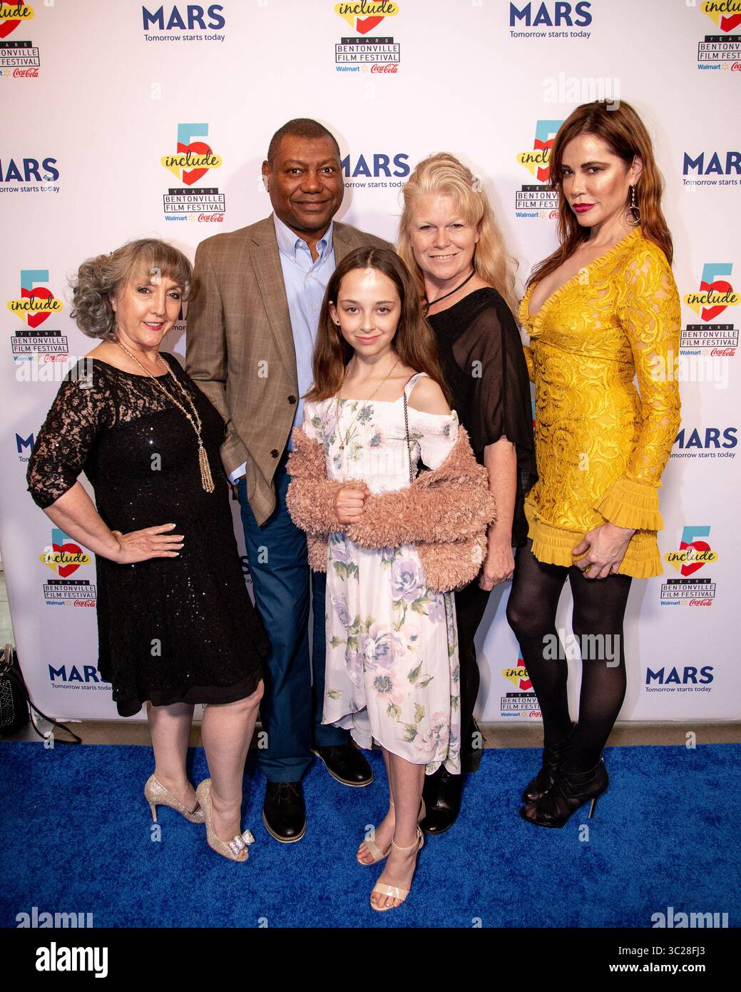 11 mai 2019 - Bentonville, Arkansas, États-Unis - 11 mai 2019 : distribution et équipe de MARTINA WEBSTER, MARVIN GLOVER, LILLIAN TROW, LINDA PALMER (réalisatrice) et ELINA MADISON, lors de l'événement Blue Carpet avant les Bentonville film Festival Awards au 21c Museum Hotel, Bentonville, Arkansas, États-Unis. (Crédit image : © Brent Soule/ZUMA Wire) Banque D'Images