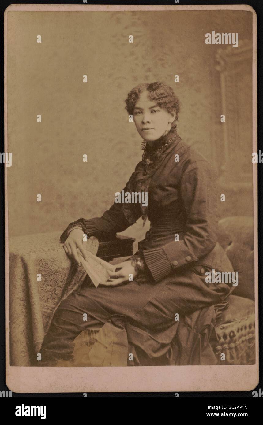 Josephine Silone Yates, éducatrice et activiste afro-américaine, Portrait assis, Cabinet Card, New Photographic Art Company, 1885 (crédit image : © Circa images/JT Vintage via ZUMA Press Wire) Banque D'Images