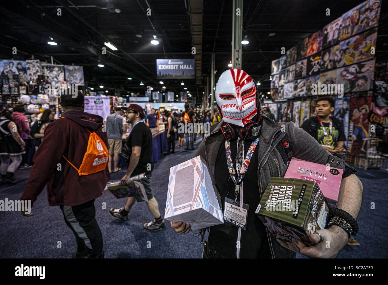 19 mai 2019 - Rosemont, Illinois, États-Unis - la plupart des arnaqueurs essaient de garder leurs achats pour le dernier jour, car celui-ci porte trois statuettes haut de gamme achetées dans la salle d'exposition (crédit image : © Chris Riha/ZUMA Wire) Banque D'Images