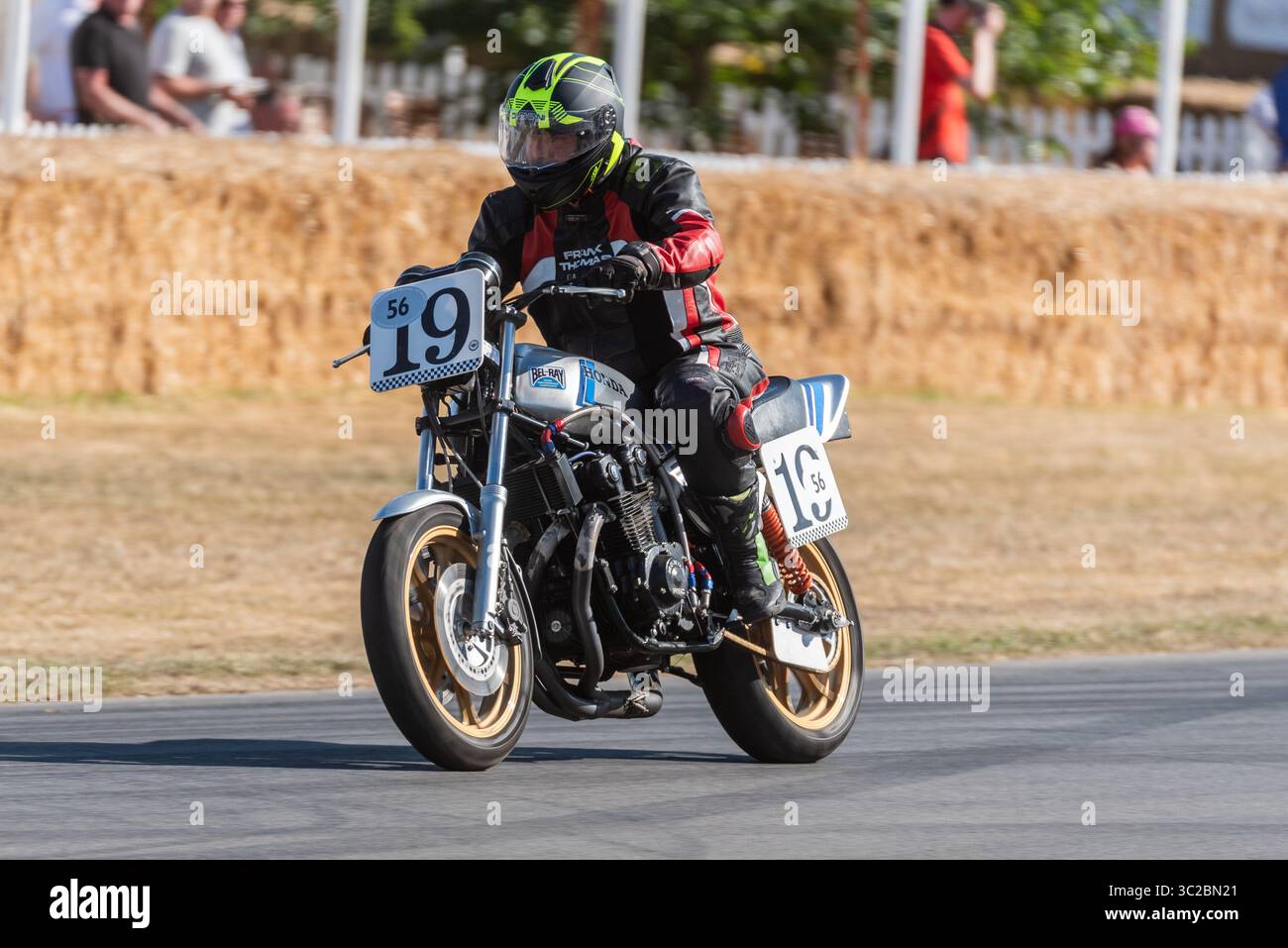Honda CB750F AMA Racer moto sur la piste de montée de colline au Goodwood Festival of Speed 2025 Motorsport & Motoring Event Banque D'Images