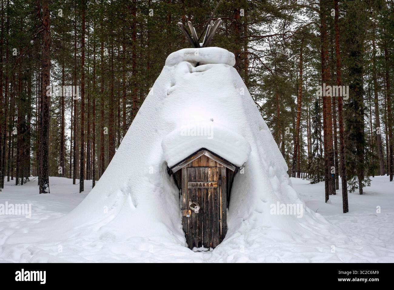 21 novembre 2018 : Salla, Laponie, Finlande : cabanes typiques. Les cabanes de gazon ont des installations très basiques et il y a généralement un poêle ou une cheminée, et des toilettes sèches à utiliser. Certains ont des couchettes tandis que d'autres n'offrent que le sol pour dormir. Une des meilleures choses à propos des voyages et de la randonnée dans le Grand Nord est le vaste réseau de cabanes ouvertes en Laponie qui sont gratuites et ouvertes à tous, locaux et étrangers, (crédit image : © Sergi Reboredo/ZUMA Wire) Banque D'Images 21 novembre 2018 : Salla, Laponie, Finlande : cabanes typiques. Les cabanes de gazon ont des installations très basiques et il y a généralement un poêle ou une cheminée, et des toilettes sèches à utiliser. Certains ont des couchettes tandis que d'autres n'offrent que le sol pour dormir. Une des meilleures choses à propos des voyages et de la randonnée dans le Grand Nord est le vaste réseau de cabanes ouvertes en Laponie qui sont gratuites et ouvertes à tous, locaux et étrangers, (crédit image : © Sergi Reboredo/ZUMA Wire) Banque D'Images