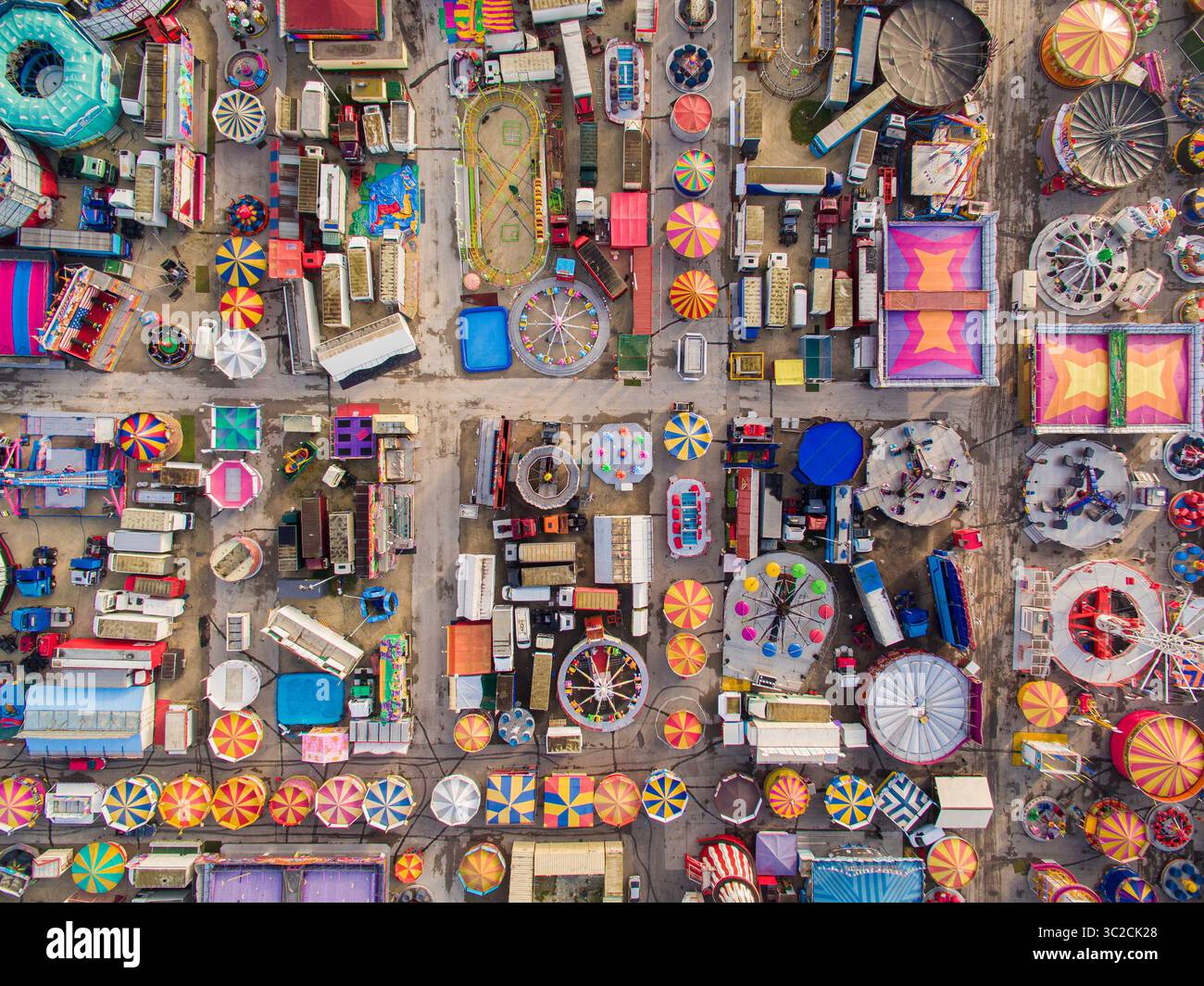 10 octobre 2015 - Hull, Angleterre, Royaume-Uni - vue aérienne des oiseaux de la foire de Hull, Kingston-upon-Hull, Royaume-Uni en plein jour. prise à 120m de haut directement au milieu du site. (Crédit image : © Christopher Fenton/Amazing Aerial via ZUMA Wire) Banque D'Images