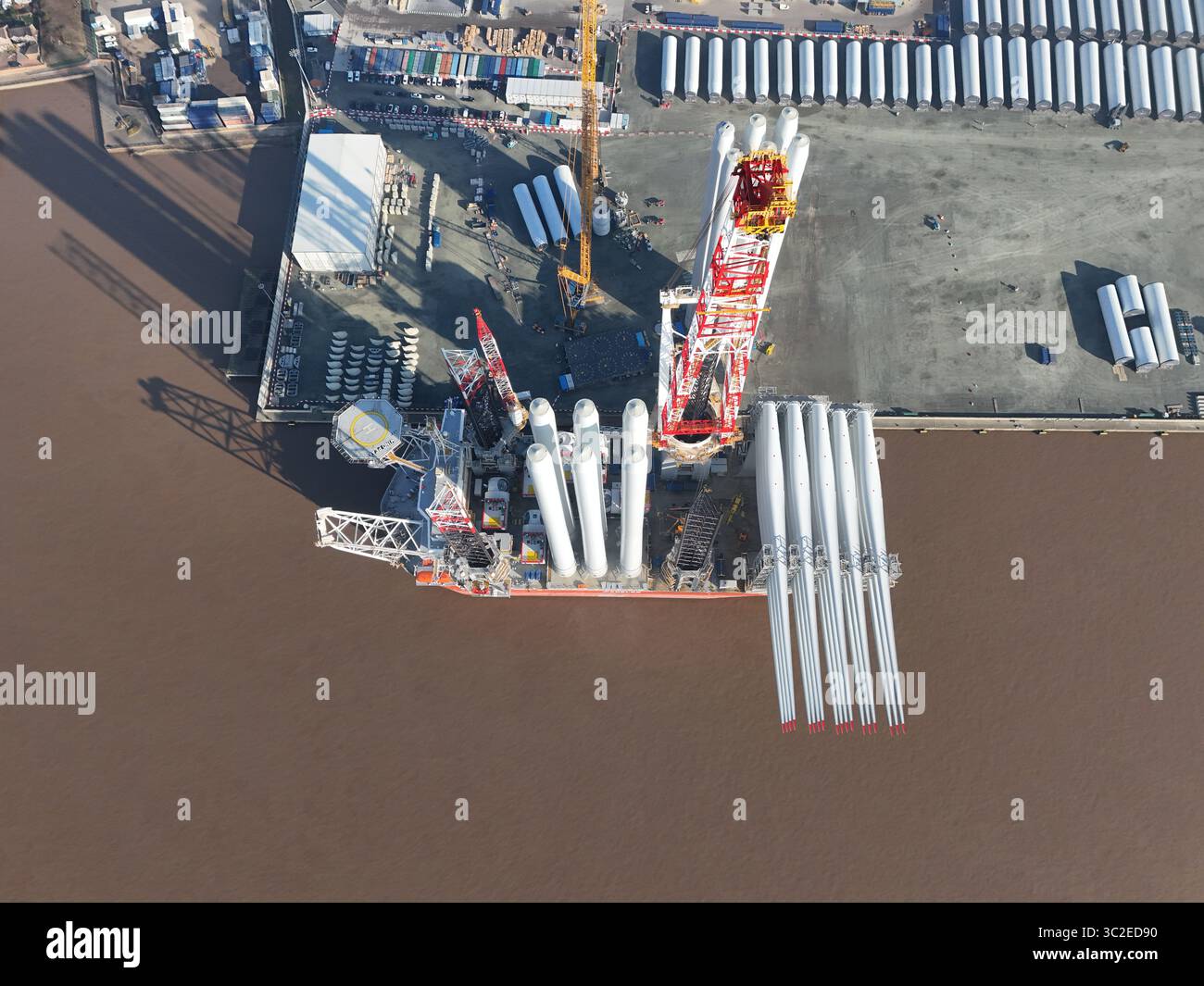 Vue aérienne de l'usine Siemens Gamesa Renewable Energy, fabrication de pales d'éoliennes offshore, Kingston upon Hull Banque D'Images
