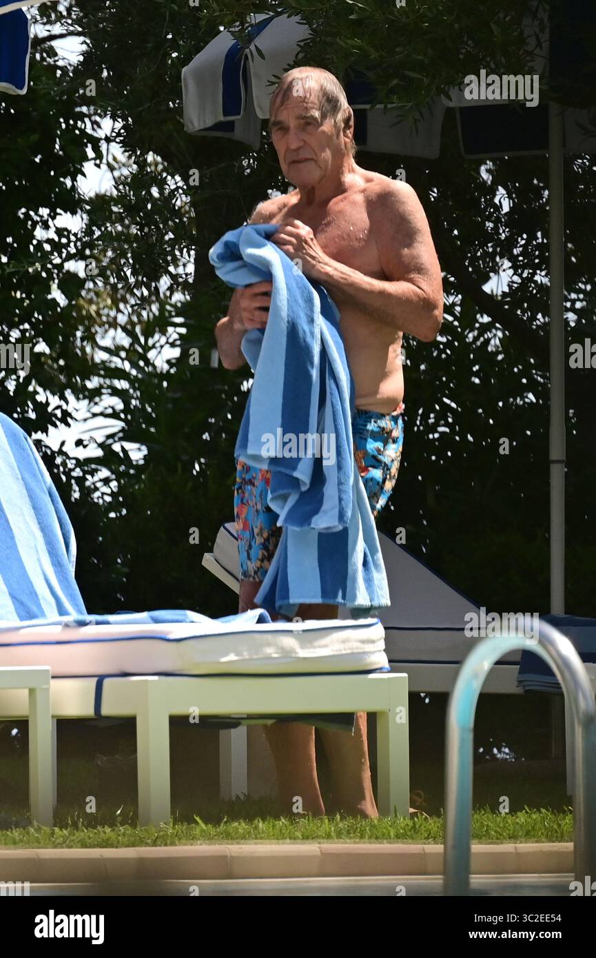 Naples, Italie. 24 juillet 2025. 'Maratea' (PZ) 23/07/2025 Marateale 2024 XVIIEdition sur la photo : Oliver Stone avec sa femme Sun-Jung Carl Gustav crédit : Agence photo indépendante/Alamy Live News Banque D'Images