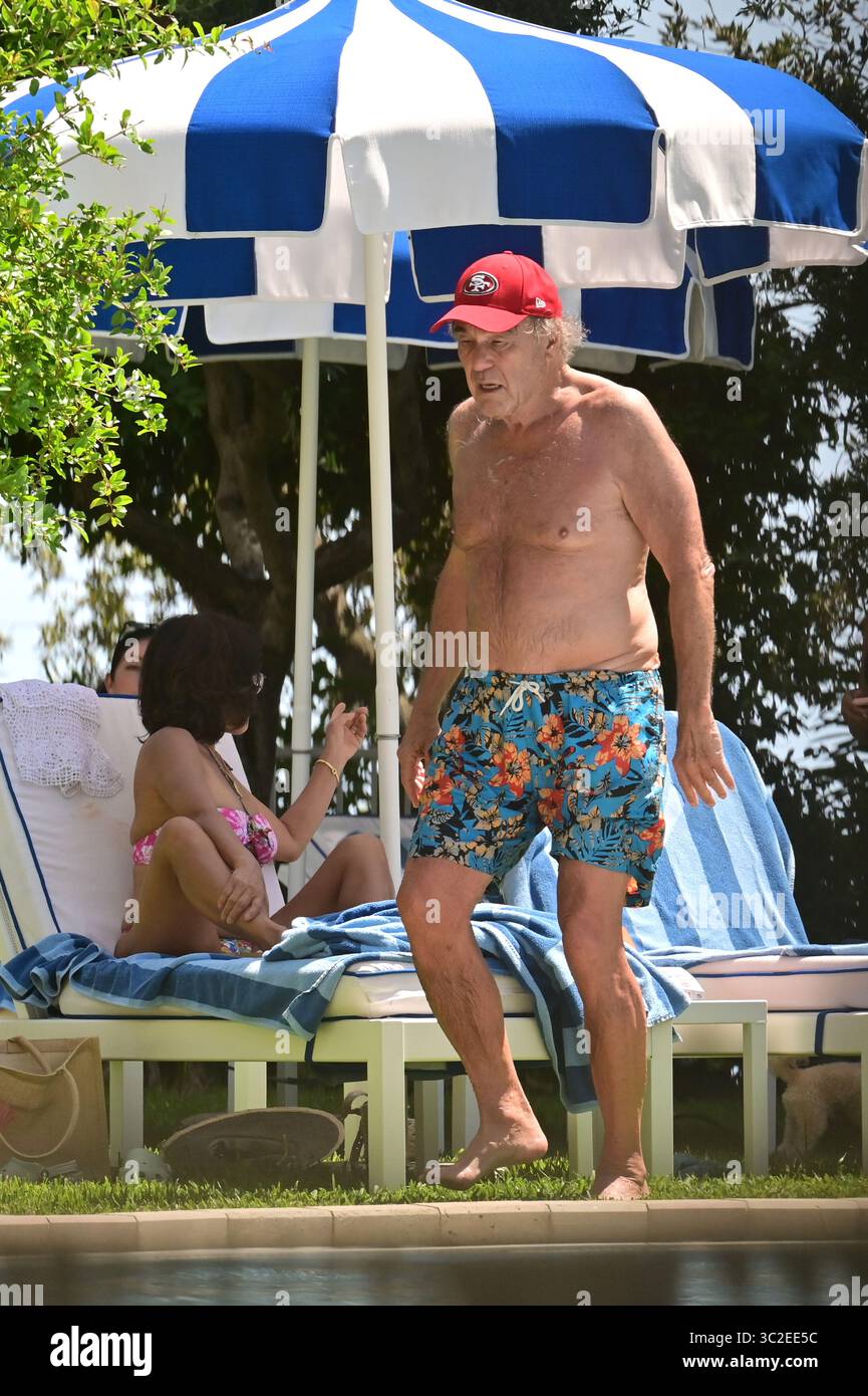 Naples, Italie. 24 juillet 2025. 'Maratea' (PZ) 23/07/2025 Marateale 2024 XVIIEdition sur la photo : Oliver Stone avec sa femme Sun-Jung Carl Gustav crédit : Agence photo indépendante/Alamy Live News Banque D'Images