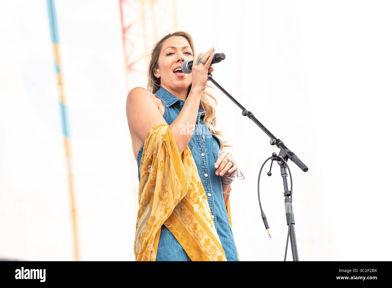 10 juin 2019 - Nashville, TN, USA - NASHVILLE, TENNESSEE - 09 JUIN : Colbie Caillat se produit sur scène pour la quatrième journée du Festival de musique CMA 2019 le 09 juin 2019 à Nashville, Tennessee. Photo : Andrew Wendowski pour imageSPACE (crédit image : © Imagespace via ZUMA Wire) Banque D'Images