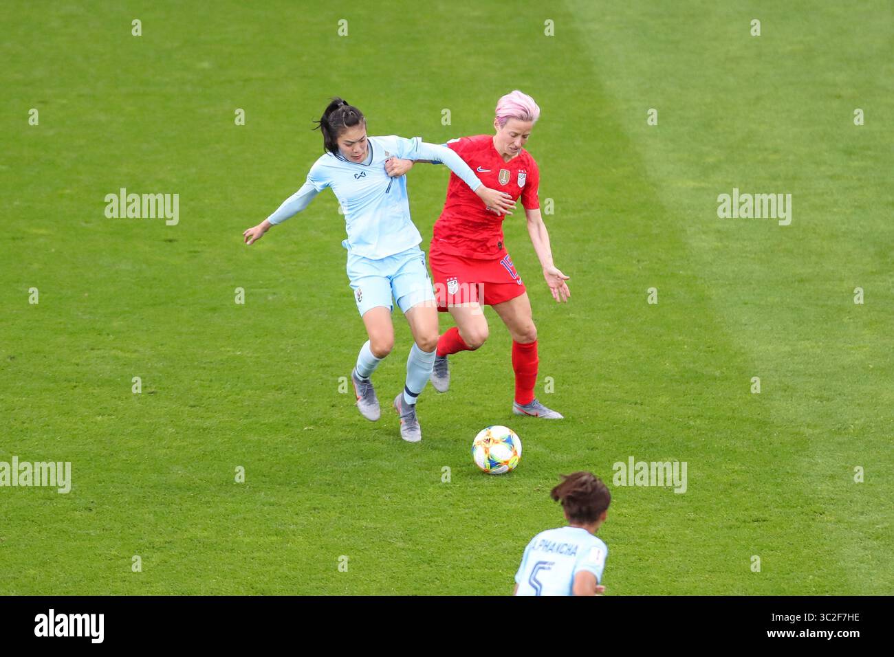 11 juin 2019 : Reims, France : Rapinoe (R) des États-Unis lors du match contre la Thaïlande match valable pour le groupe F de la première phase de la Coupe du monde de football féminin au stade Auguste-Delaune. (Crédit image : © Vanessa Carvalho/ZUMA Wire) Banque D'Images
