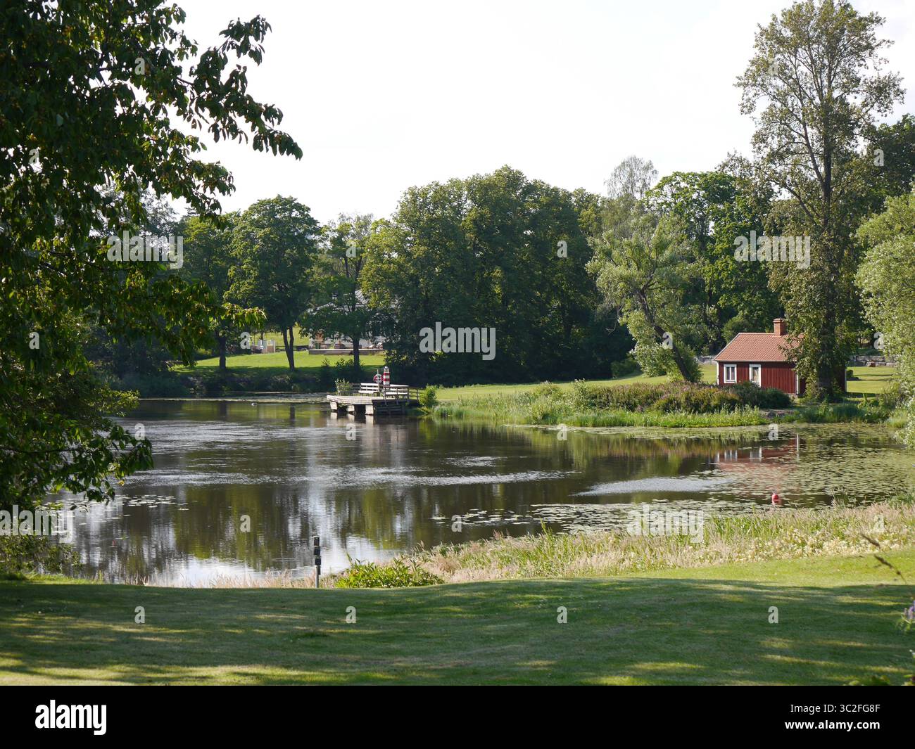 Vue panoramique sur une rivière en été Banque D'Images
