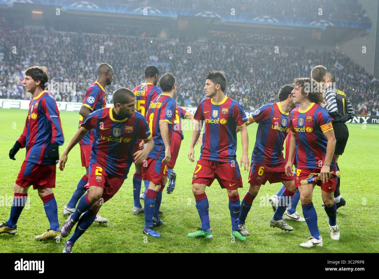 Victor Valdes, Daniel Alves, Gerard pique, Carles Puyol, Xavi Hernandez, David Villa, Andres Iniesta, Lionel Messi, Seydou Keita, Sergio Busquets et Eric Abidal du FC Barcelone à Copenhague - 02 novembre 2010 Banque D'Images