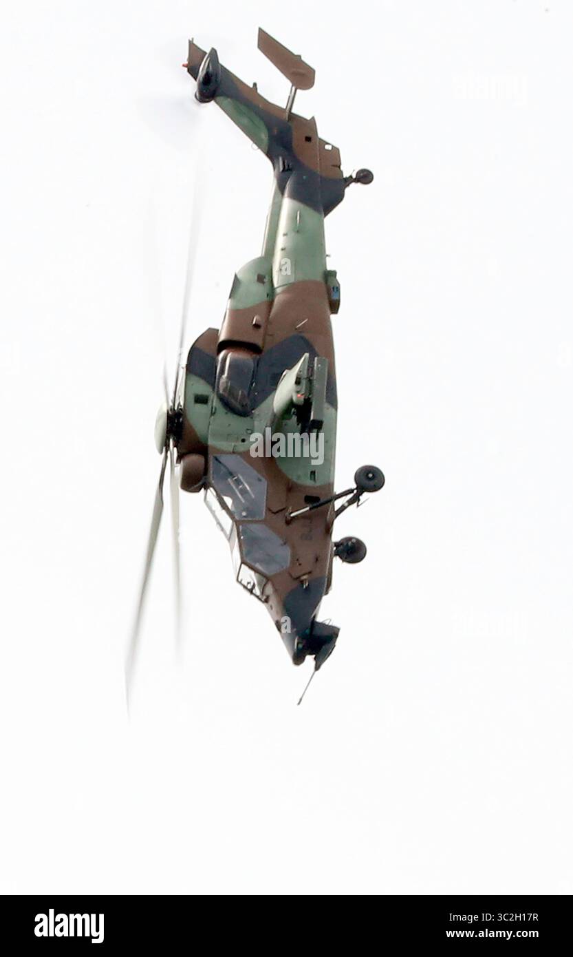 18 juin 2019, le Bourget, France : L'hélicoptère EC65 Tiger d'Airbus effectue un vol de démonstration lors du 53ème salon international du aéronautique de Paris. L'élite mondiale de l'aviation est rassemblée avec des préoccupations de sécurité après deux accidents du populaire Boeing 737 Max. Banque D'Images