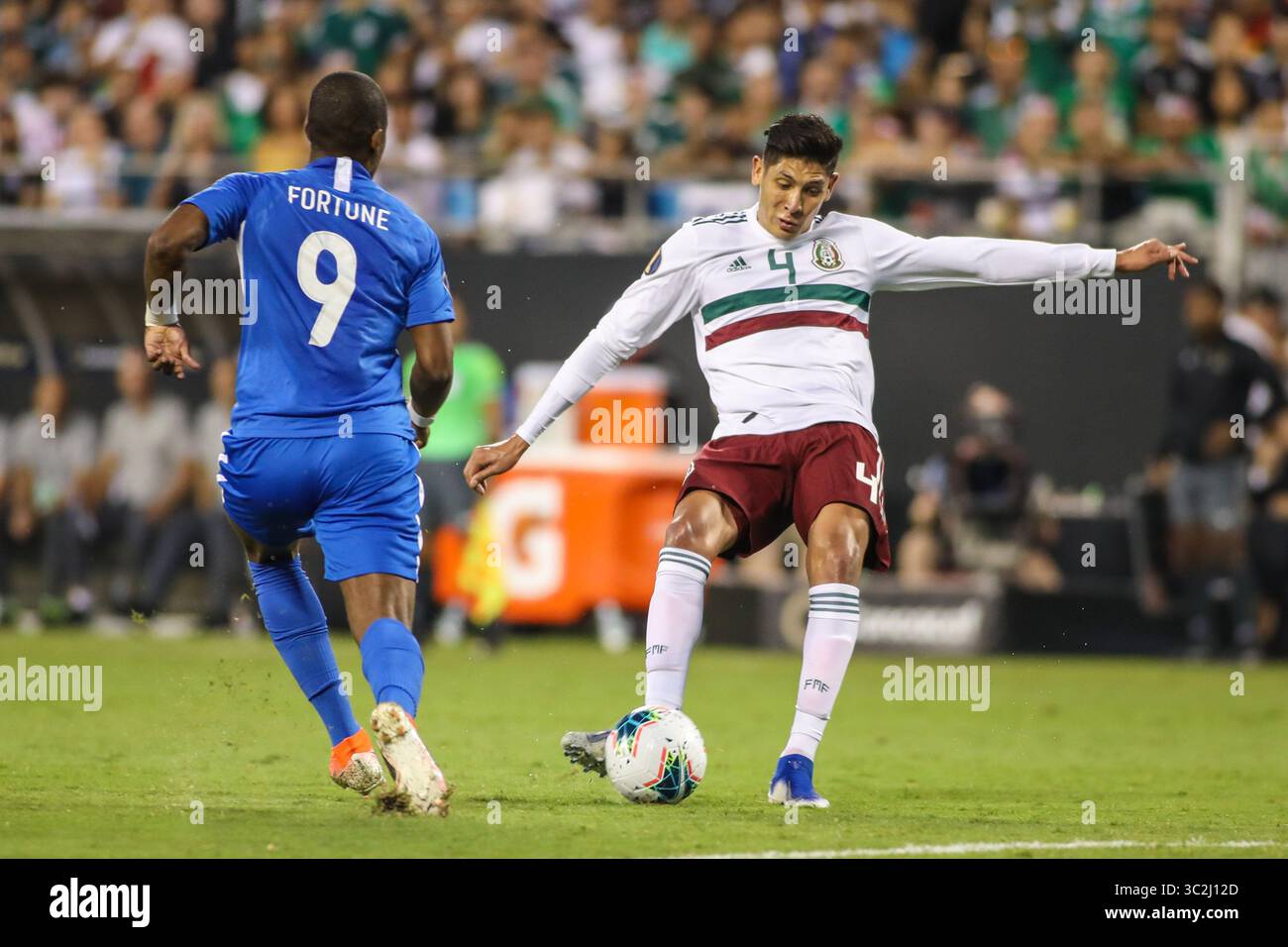 23 juin 2019 : le défenseur mexicain Edson Alvarez (4 ans) tire un coup de but lors du match de la Coupe d'Or de la CONCACAF entre la Martinique et le Mexique qui s'est tenu au Bank of America Stadium à Charlotte, Caroline du Nord. Jonathan Huff/CSM(image de crédit : © ; Jonathan Huff/CSM via ZUMA Wire) Banque D'Images