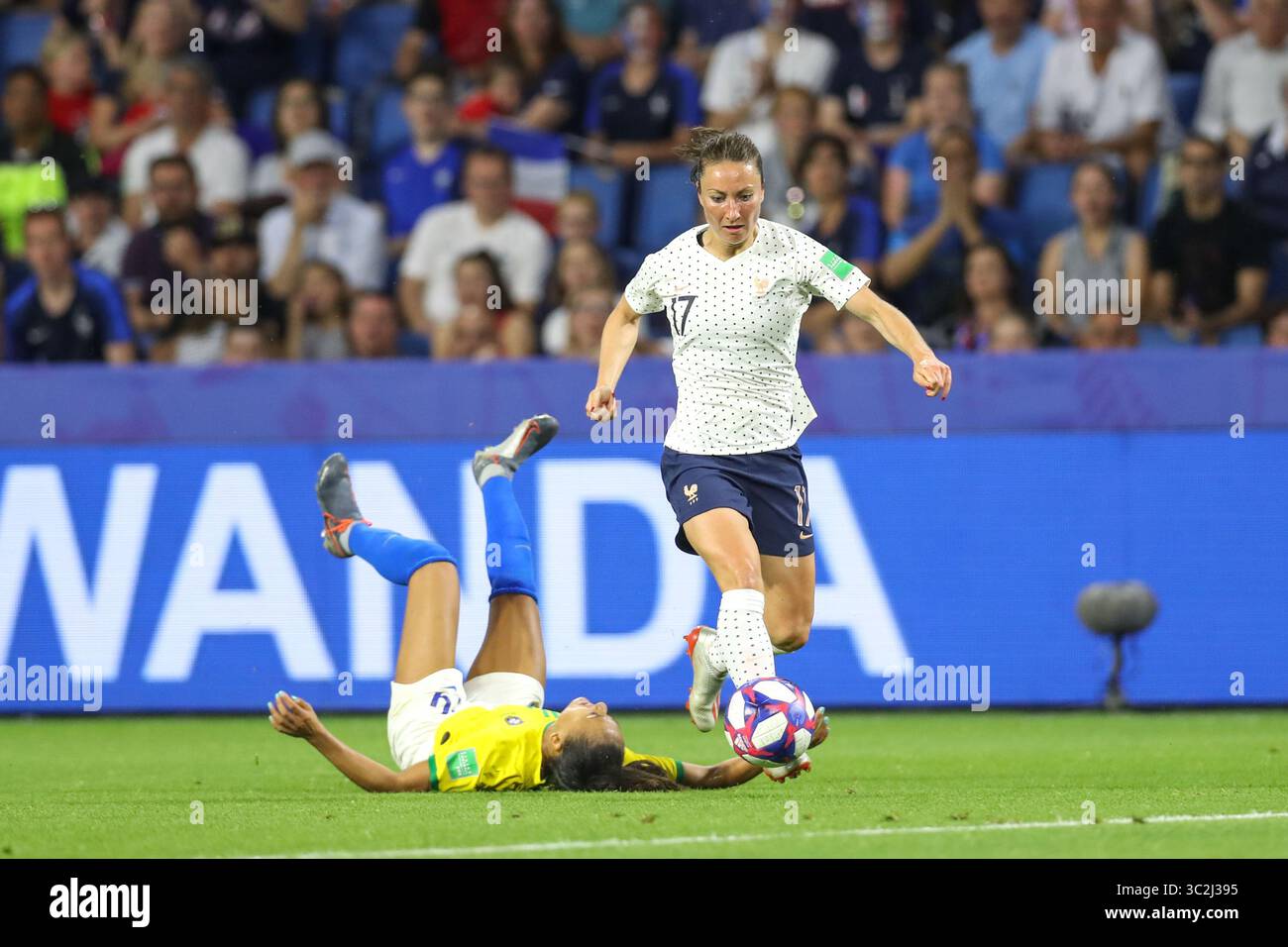 23 juin 2019, le Havre, France : Leticia du Brésil et Thiney de France par la manche de la Coupe du monde féminine de 16 au stade Oceane. (Crédit image : © Vanessa Carvalho/ZUMA Wire) Banque D'Images