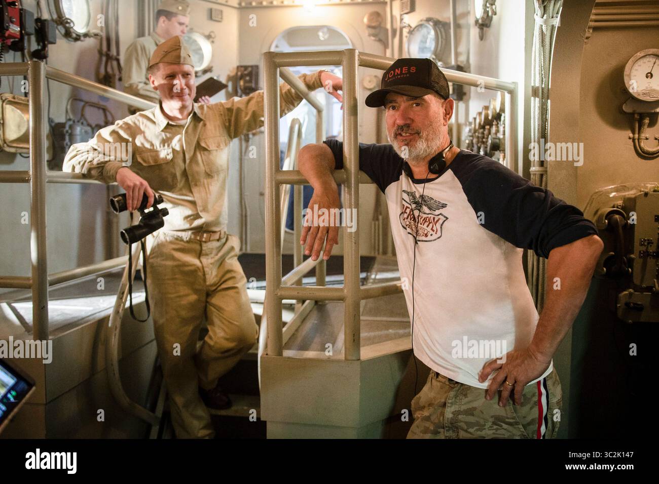 DATE DE SORTIE : 8 novembre 2019 TITRE : Midway STUDIO : Lionsgate RÉALISATEUR : Roland Emmerich INTRIGUE : L'histoire de la bataille de Midway, racontée par les dirigeants et les marins qui l'ont combattue. EN VEDETTE : le réalisateur ROLAND EMMERICH sur le plateau. (Crédit image : © Lionsgate/Entertainment Pictures/ZUMAPRESS.com) Banque D'Images