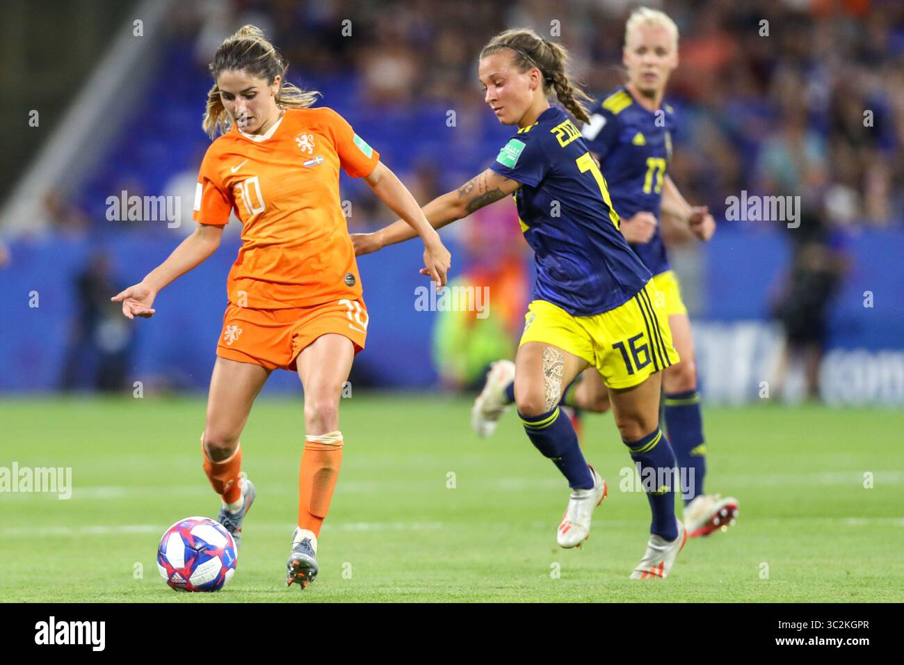 3 juillet 2019, Lyon, France : Van de Donk des pays-Bas et Zigiotti de Suède valables pour les demi-finales de la Coupe du monde féminine de football. (Crédit image : © Vanessa Carvalho/ZUMA Wire) Banque D'Images