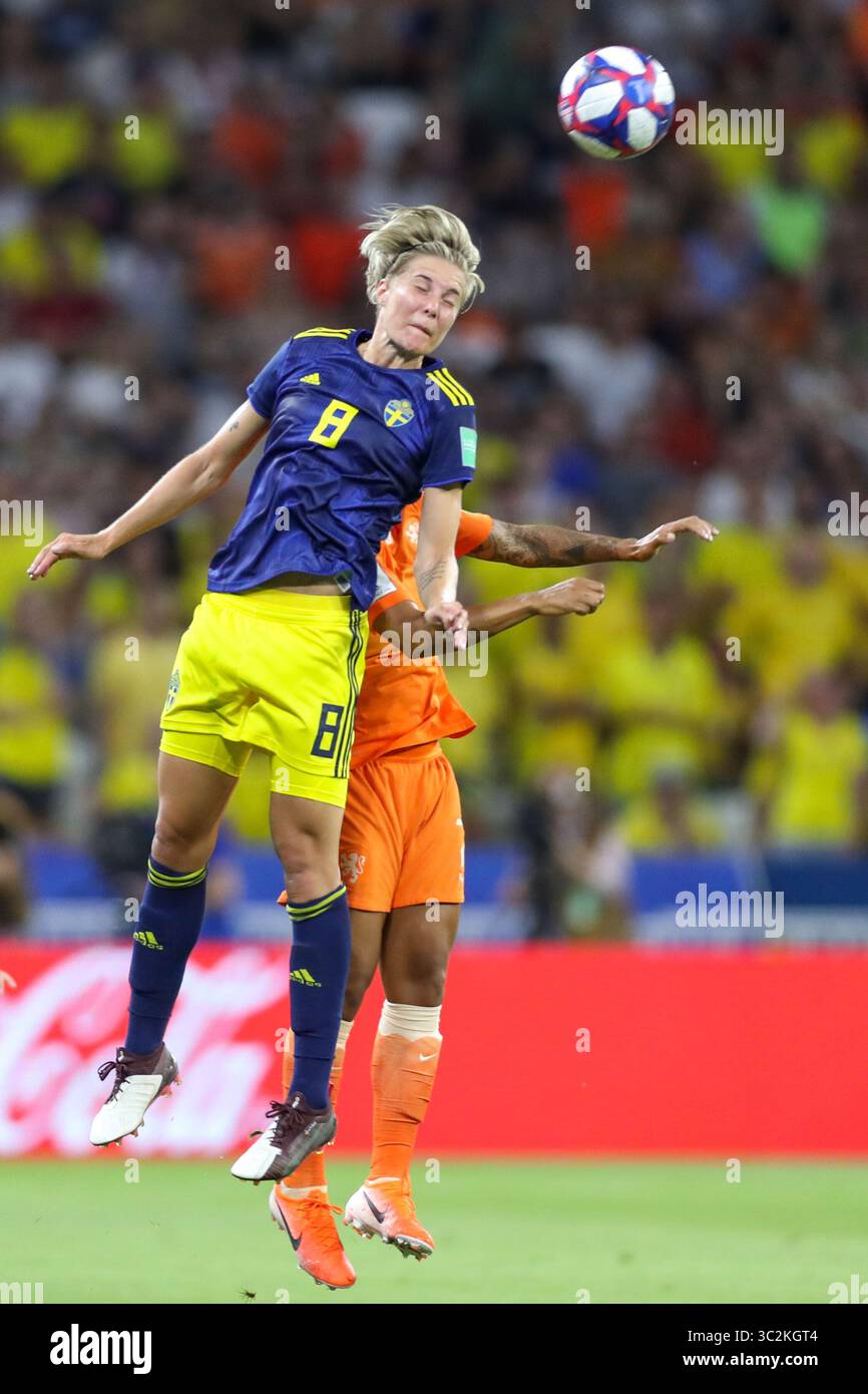 3 juillet 2019, Lyon, France : Van de Sanden des pays-Bas et Spitse de Suède valables pour les demi-finales de la Coupe du monde féminine de football. (Crédit image : © Vanessa Carvalho/ZUMA Wire) Banque D'Images