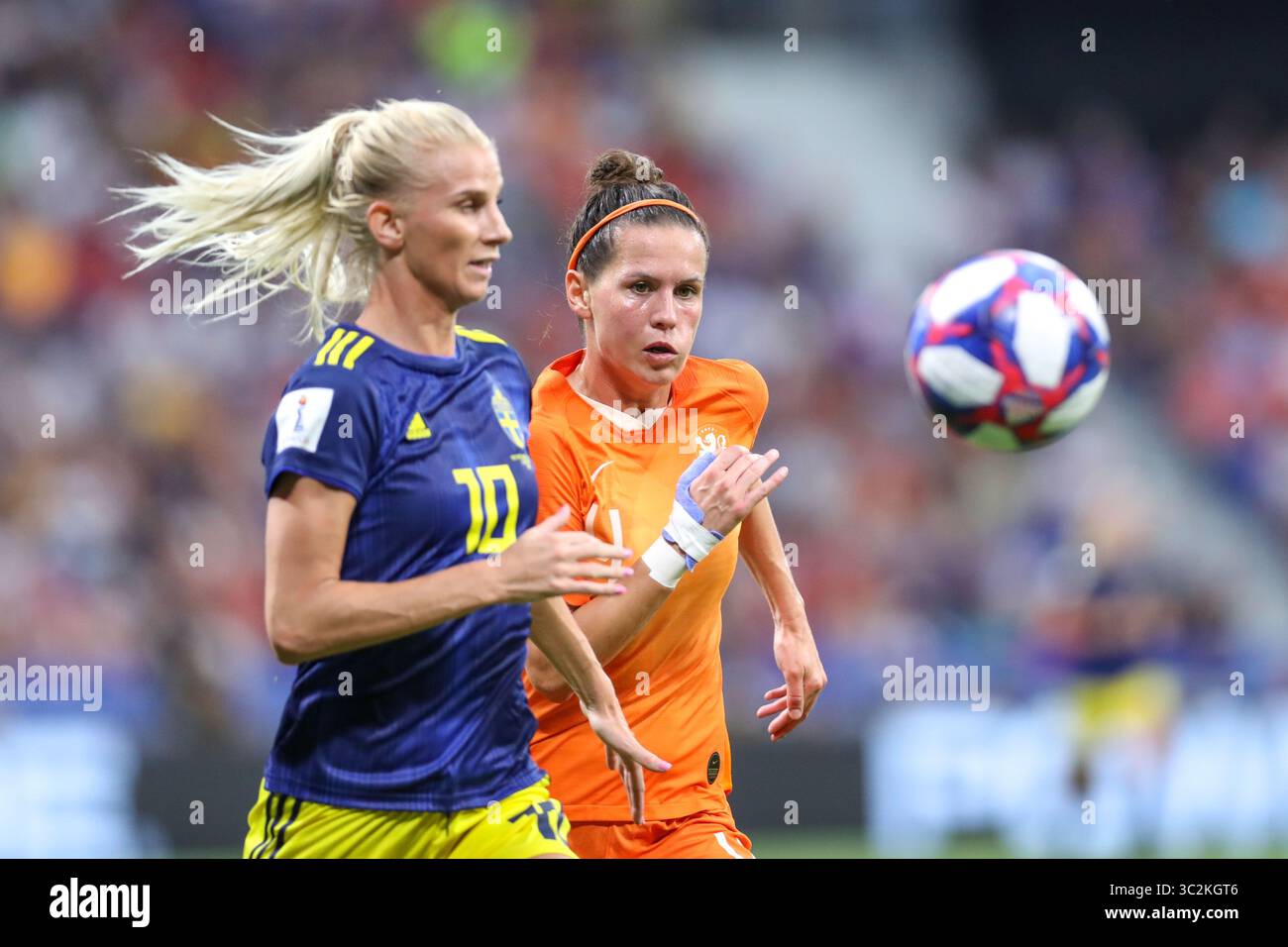 3 juillet 2019, Lyon, France : Van Dongen des pays-Bas et Jakobsson de Suède valables pour les demi-finales de la Coupe du monde féminine de football. (Crédit image : © Vanessa Carvalho/ZUMA Wire) Banque D'Images