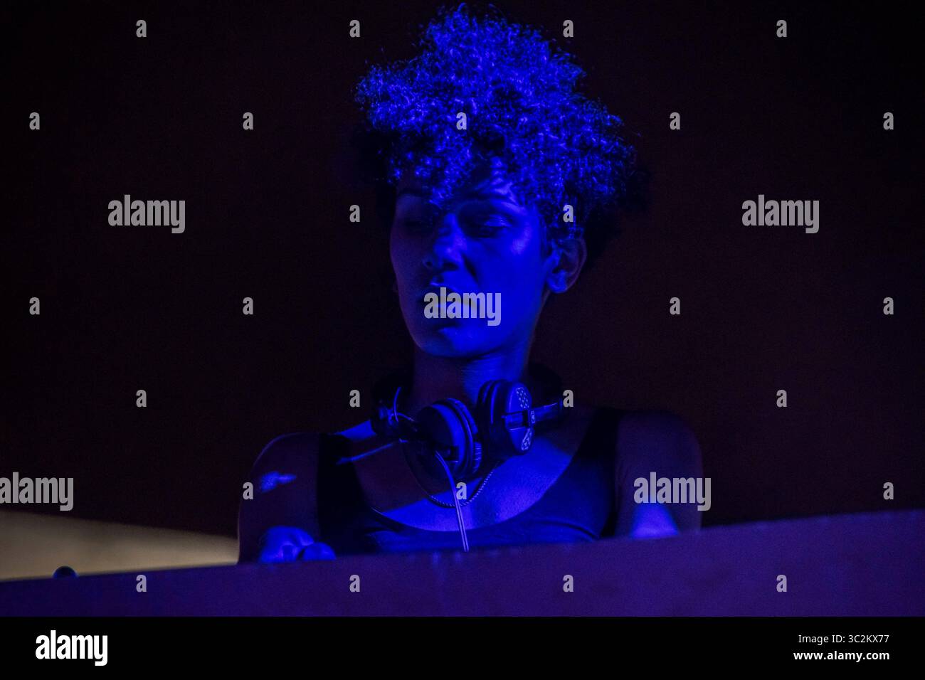 4 juillet 2019 - Madrid, Espagne - la productrice tunisienne d'électronique DEENA ABDELWAHED se produit au festival Veranos de la villa. (Crédit image : © Alberto Sibaja/ZUMA Wire/ZUMAPRESS.com) Banque D'Images