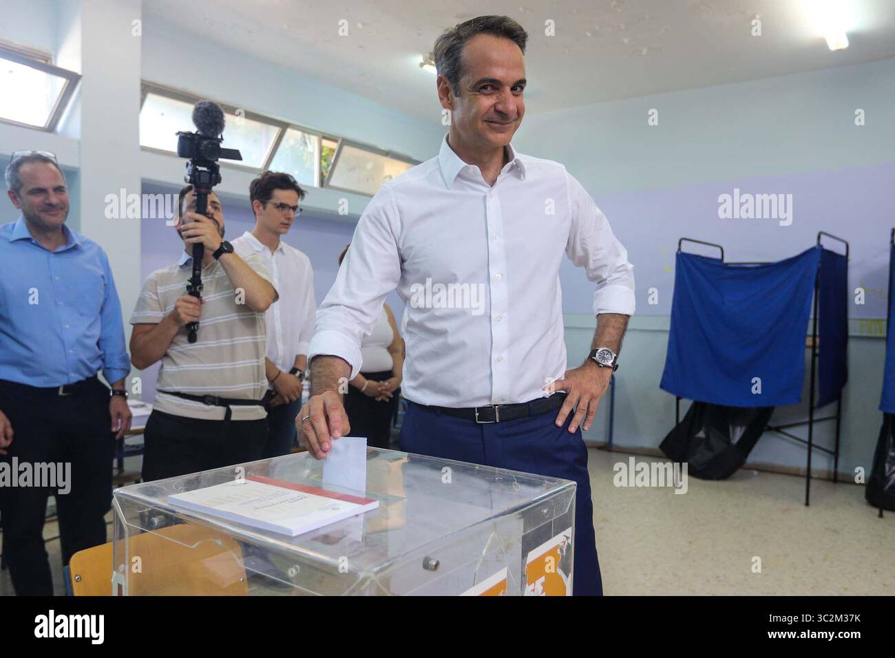 7 juillet 2019 - Athènes, Grèce - opposition grecque Kyriakos Mitsotakis, chef du parti conservateur Nouvelle démocratie, vote dans un bureau de vote à Athènes (crédit image : © Eurokinissi via ZUMA Wire) Banque D'Images
