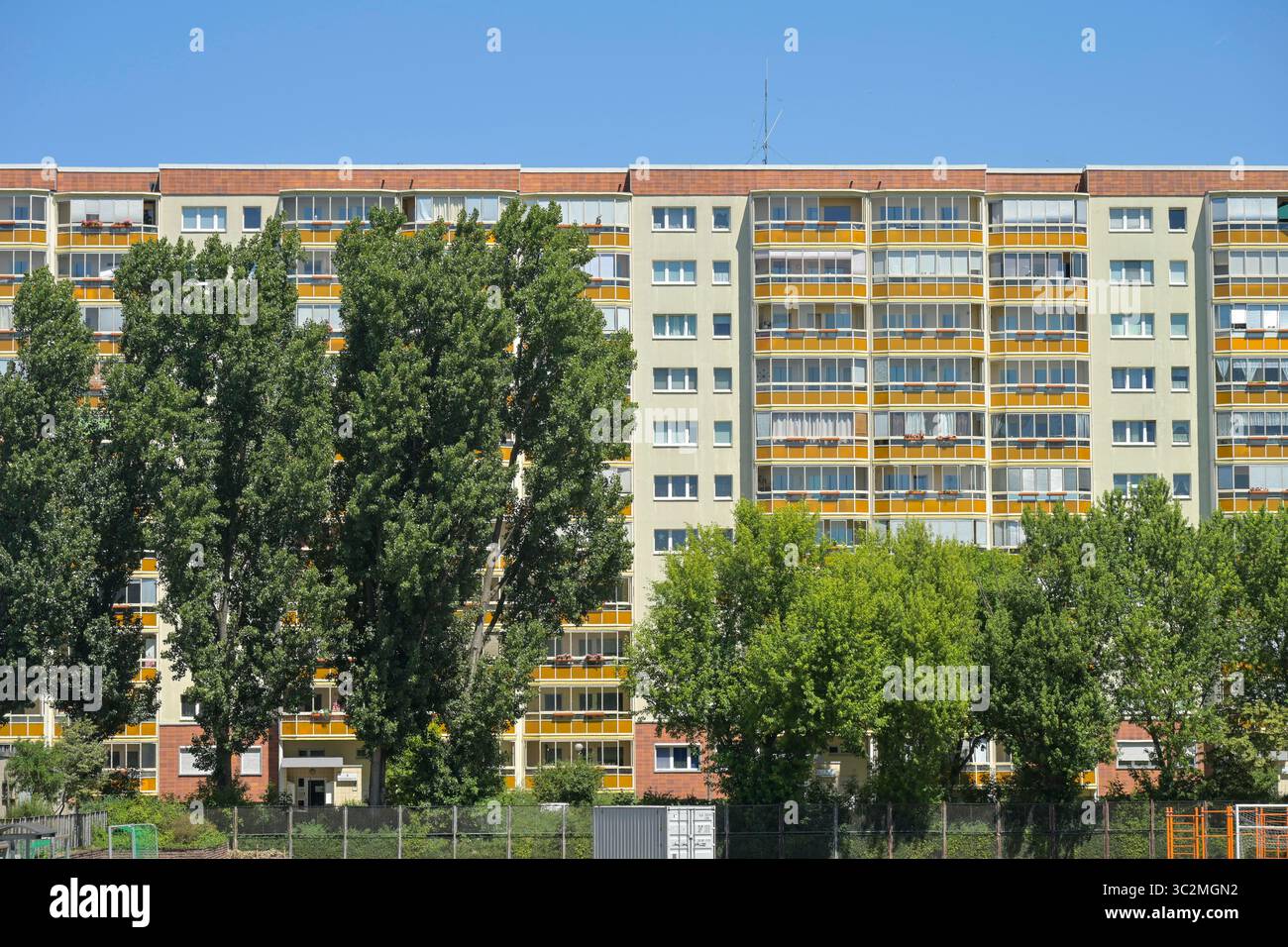 Plattenbau, Wohnhaus, Walter-Felsenstein-Straße, Marzahn, Bezirk Marzahn-Hellersdorf, Berlin, Deutschland Banque D'Images