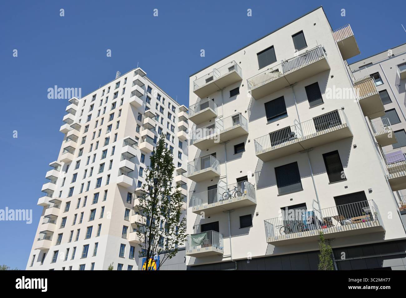 Neubau, Wohnhaus, Allee der Kosmonauten, Marzahn, Bezirk Marzahn-Hellersdorf, Berlin, Deutschland Banque D'Images