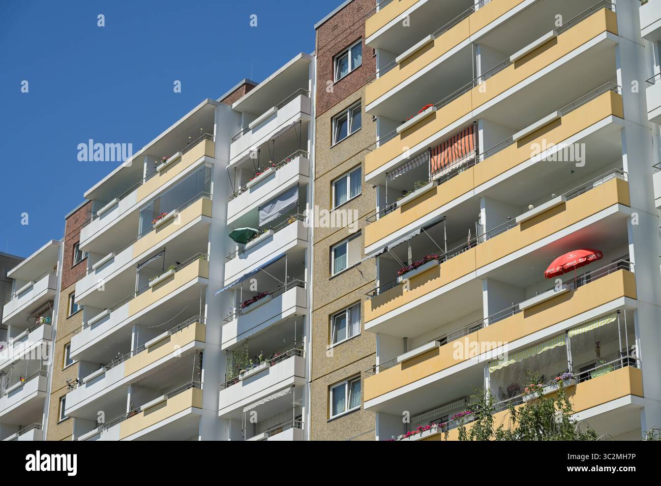 Plattenbauten, Wohnhaus, Wittenberger Straße, Marzahn, Bezirk Marzahn-Hellersdorf, Berlin, Deutschland Banque D'Images