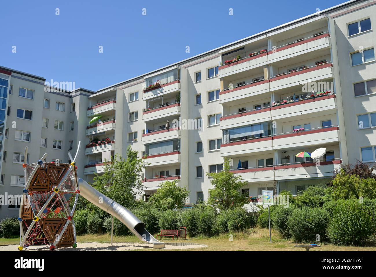 Plattenbauten, Wohnhäuser, Märkische Allee, Marzahn, Bezirk Marzahn-Hellersdorf, Berlin, Deutschland Banque D'Images