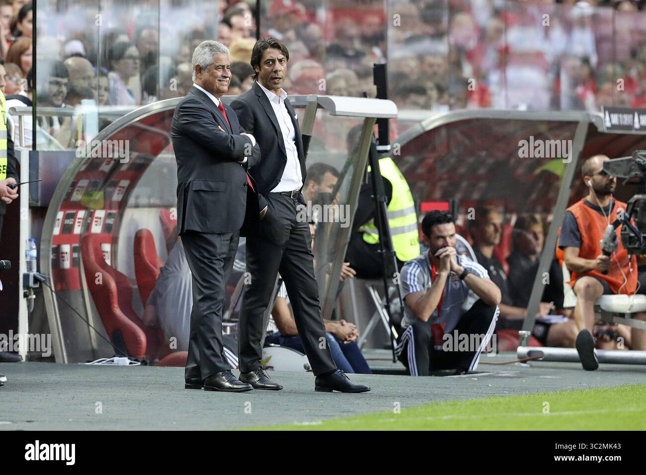 10 juillet 2019 - Lisbonne, Portugal - Luis Filipe Vieira (G), président de SL Benfica et Rui Costa (d), directeur sportif de SL Benfica lors du match de pré-saison 2019/2020 entre SL Benfica et Royal Sporting Club Anderlecht. (Crédit image : © David Martins/SOPA images via ZUMA Wire) Banque D'Images