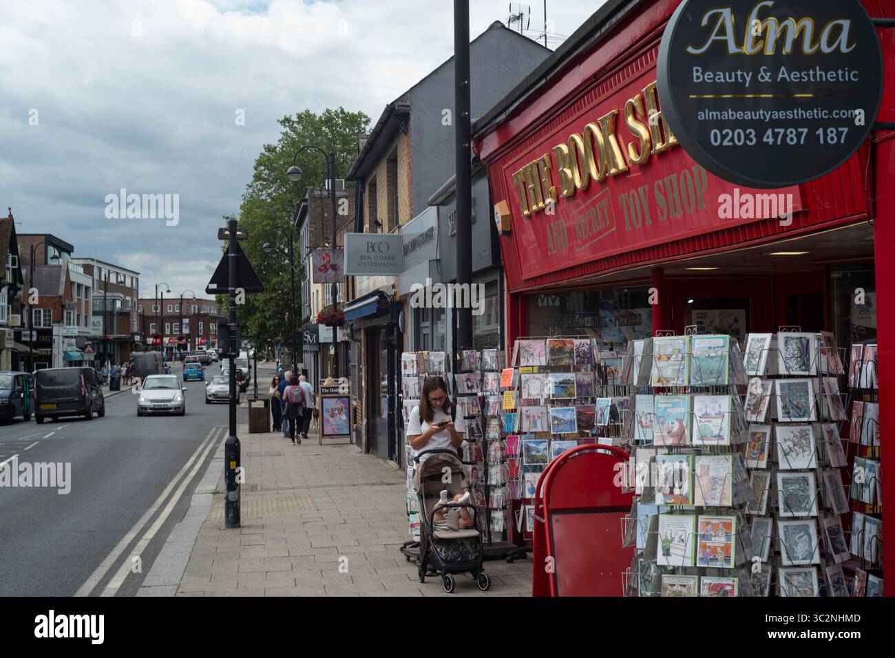 Loughton, ville de banlieue et paroisse civile dans le district de la forêt d'Epping dans l'Essex, Angleterre, Royaume-Uni Banque D'Images