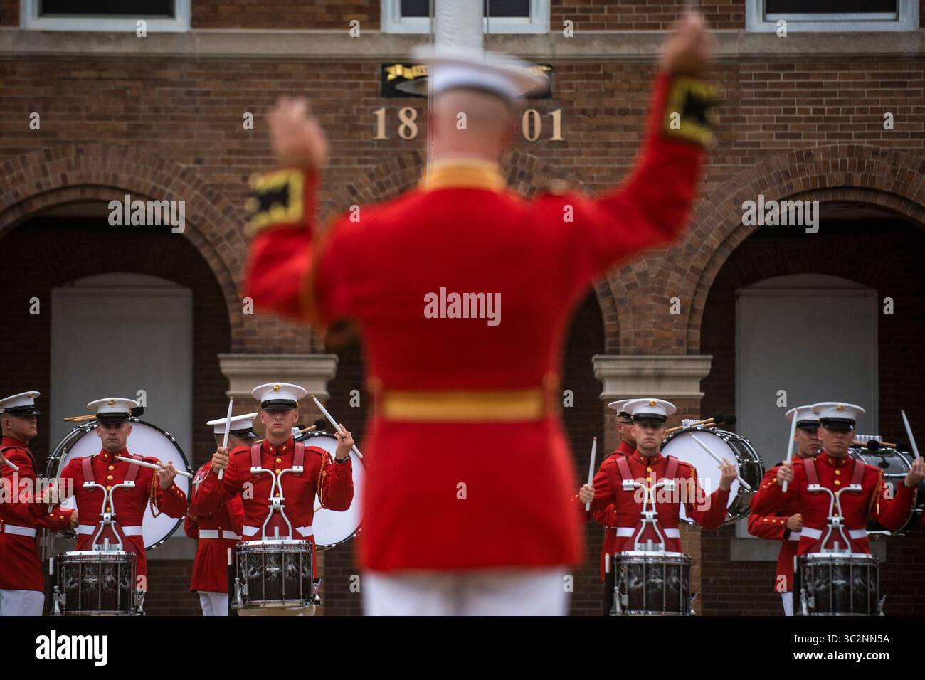 11 juillet 2019 - Washington, District of Columbia, États-Unis - la bande du corps des Marines se produit lors de la cérémonie de changement de responsabilité du commandant du corps des Marines à Marine Barracks Washington, le 11 juillet 2019. Le génie du corps des Marines David H. Berger, le commandant entrant du corps des Marines, relève le génie du corps des Marines Robert B. Neller au cours de la cérémonie. (Crédit image : © U.S. Marines/ZUMA Wire/ZUMAPRESS.com) Banque D'Images