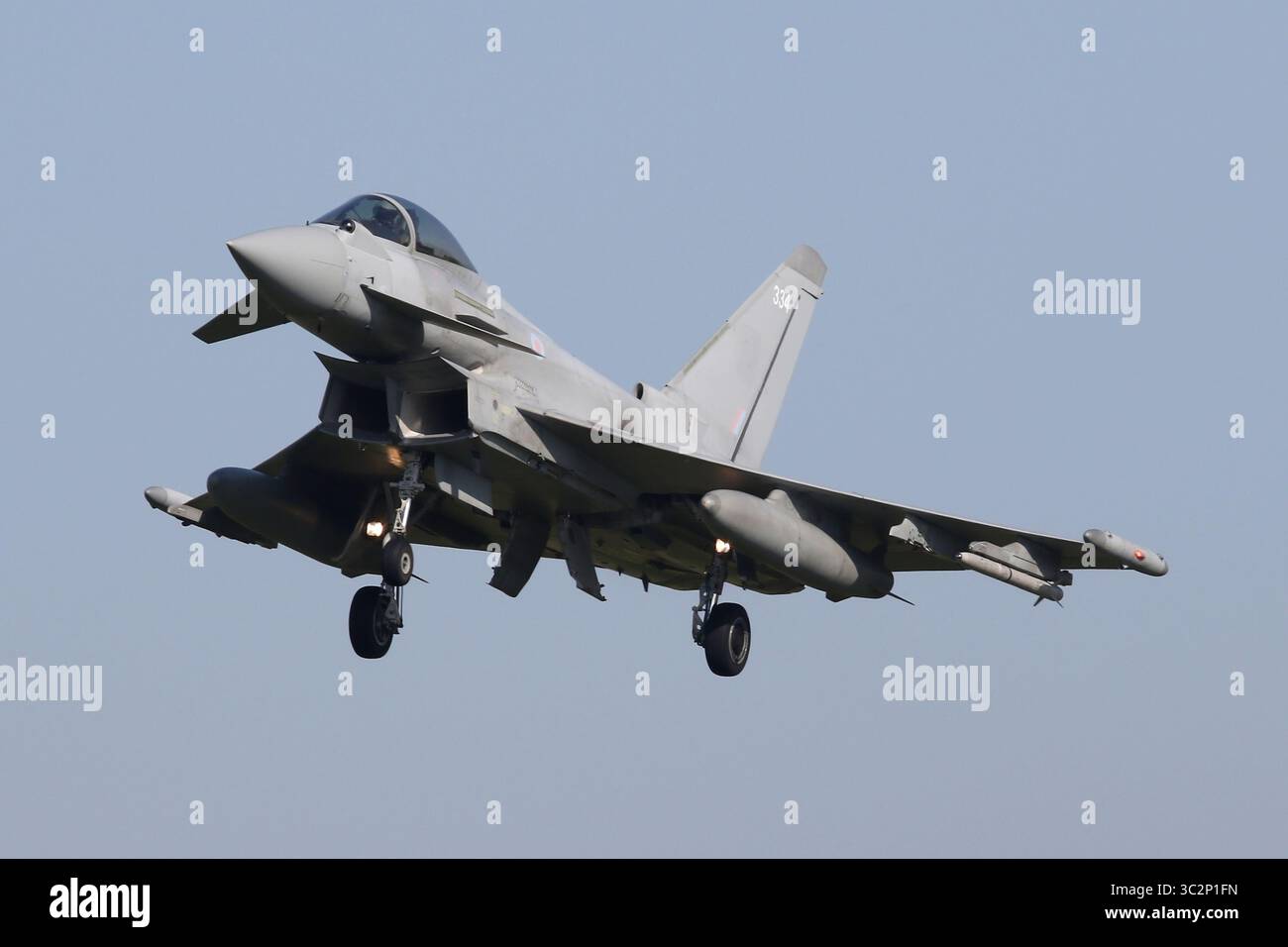 Typhon FGR4 de la RAF du 11e escadron la voie de circulation sud de la RAF Coningsby dans le Lincolnshire. Banque D'Images