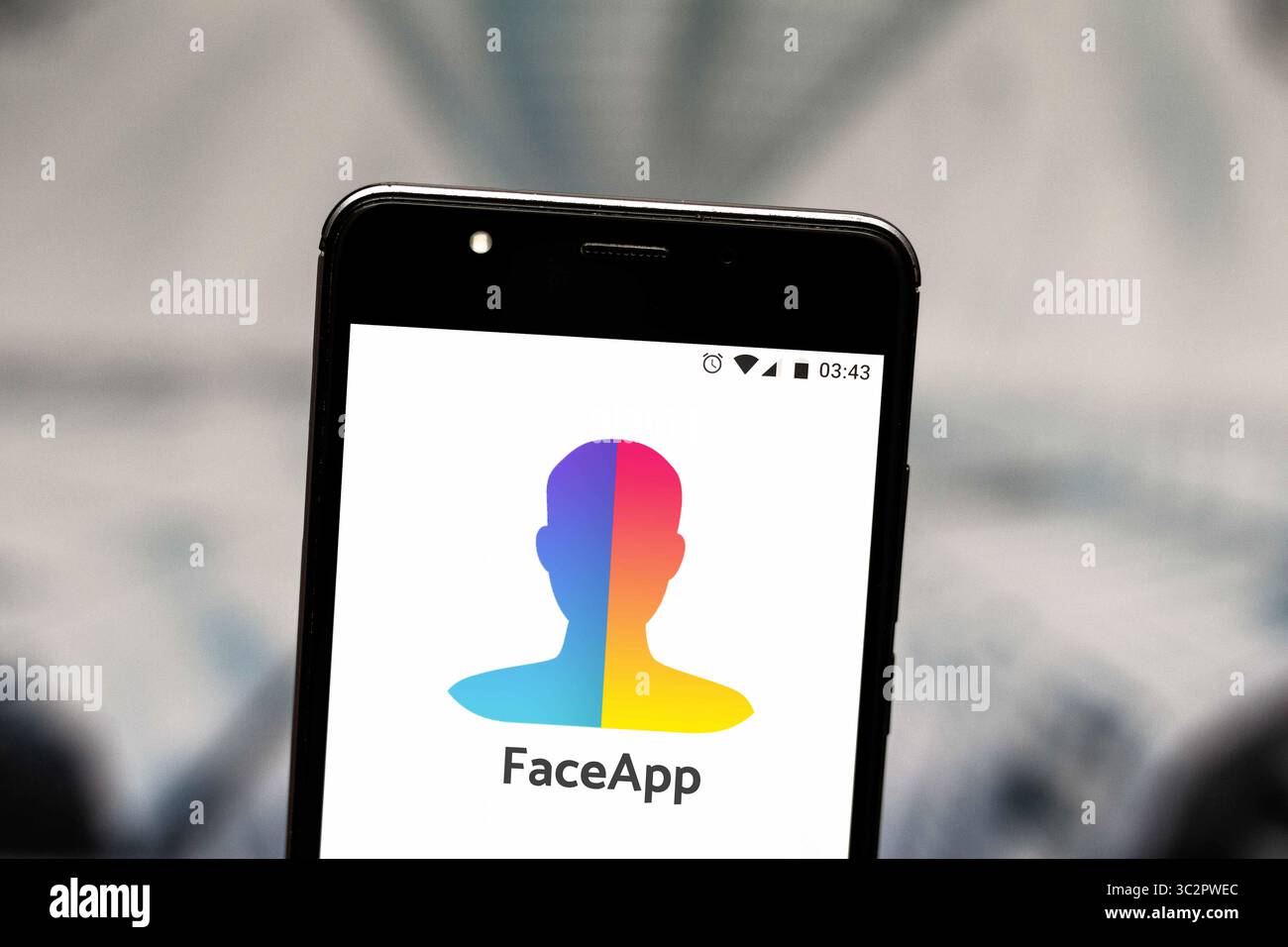 24 juillet 2019, Brésil : dans cette illustration photo un logo FaceApp vu affiché sur un smartphone. (Crédit image : © Rafael Henrique/SOPA images via ZUMA Wire) Banque D'Images