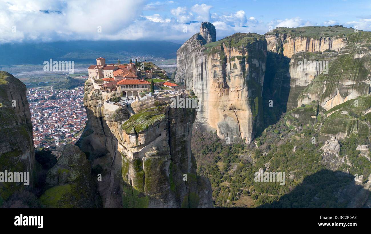 Météores est une région rocheuse avec des monastères près de Kalambaka, en Grèce. Banque D'Images
