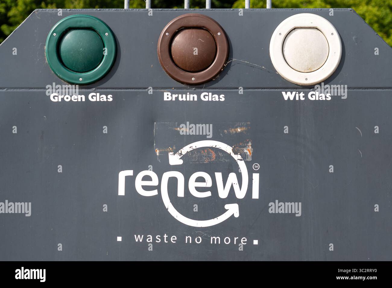 Récipient de collecte en verre Renewi Banque D'Images