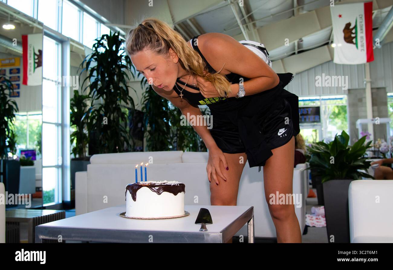 31 juillet 2019, États-Unis : Victoria Azarenka de Biélorussie reçoit un gâteau pour son 30e anniversaire au tournoi de tennis Mubadala Silicon Valley Classic premier Tournament 2019 (crédit image : © AFP7 via ZUMA Wire) Banque D'Images