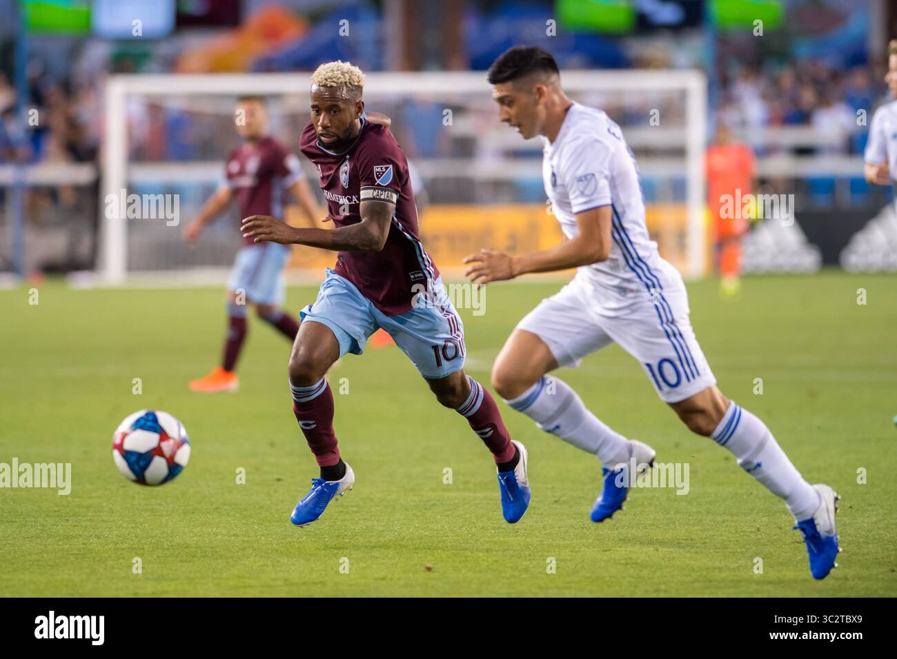 27 juillet 2019, San JosÃ, Californie, États-Unis : SAN JosÃ‰ CA - JUILLET 27 : Kellyn Acosta #10 et Cristian Espinosa #10 lors d'un match de la Major League Soccer (MLS) entre les tremblements de terre de San Jose et les Rapids du Colorado le 27 juillet 2019 au stade Avaya de San JosÃ©, California.ya Stadium de San JosÃ©, Californie. (Crédit image : © Lyndsay Radnedge/ISIPhotos via ZUMA Wire) Banque D'Images