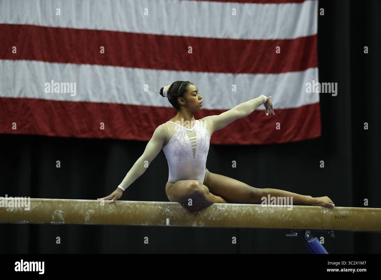 9 août 2019 : la gymnaste eMjae Frazier participe au premier jour de la compétition féminine junior aux championnats américains de gymnastique 2019, qui se tiennent à Kansas City, Missouri. Melissa J. Perenson/CSM(image de crédit : &copy ; Melissa J. Perenson/CSM via ZUMA Wire) Banque D'Images