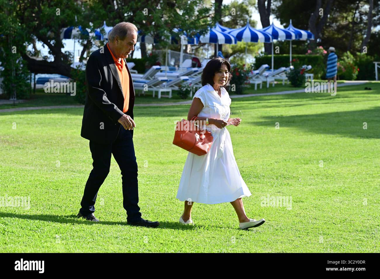 Naples, Italie. 25 juillet 2025. 'Maratea' (PZ) 24/07/2025 Marateale 2024 XVIIEdition sur la photo : Oliver Stone avec sa femme Sun-Jung Carl Gustav crédit : Agence photo indépendante/Alamy Live News Banque D'Images