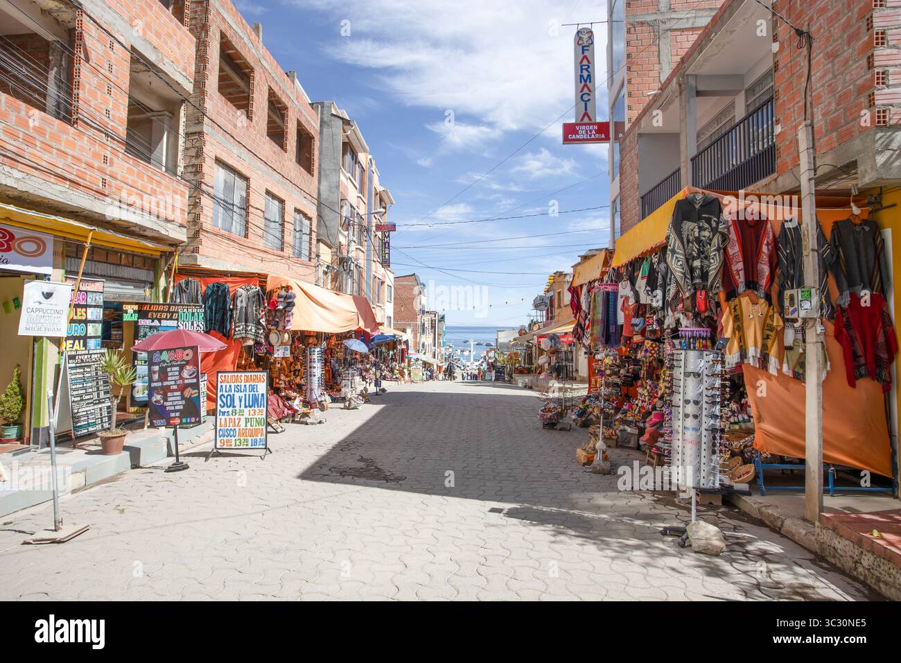 La ville de Copacabana dans le lac Titicaca en Bolivie, Amérique du Sud. Banque D'Images