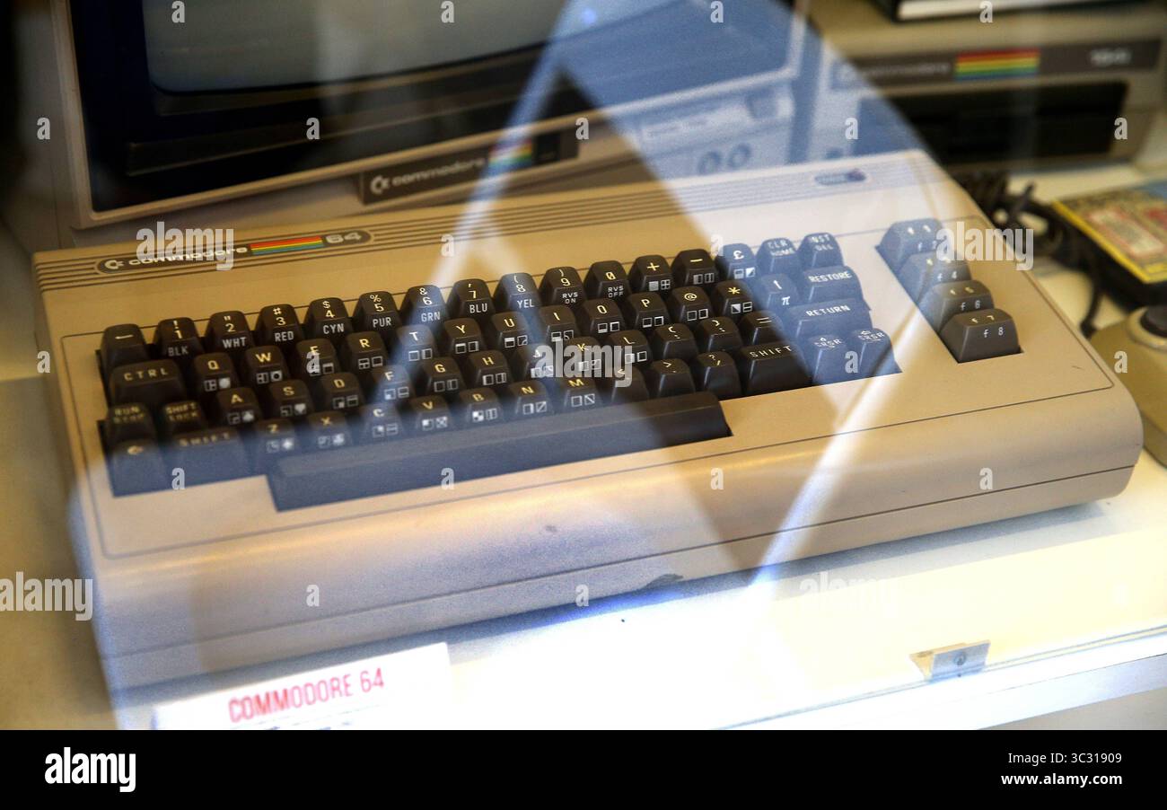 31 août 2019, Wroclaw, Pologne : la société Retro Games a annoncé le retour de l'ordinateur classique Commodore 64. Le C64 est un Commodore 64 actualisé, qui peut être connecté à un téléviseur moderne et jouer à l'un des 64 jeux classiques inclus. La première du C64 a été annoncée pour décembre 2019. La photo montre un ancien ordinateur Commodore 64 au Musée des Jeux et de l'informatique de Wroclaw. (Crédit image : © Damian Klamka/ZUMA Wire) Banque D'Images