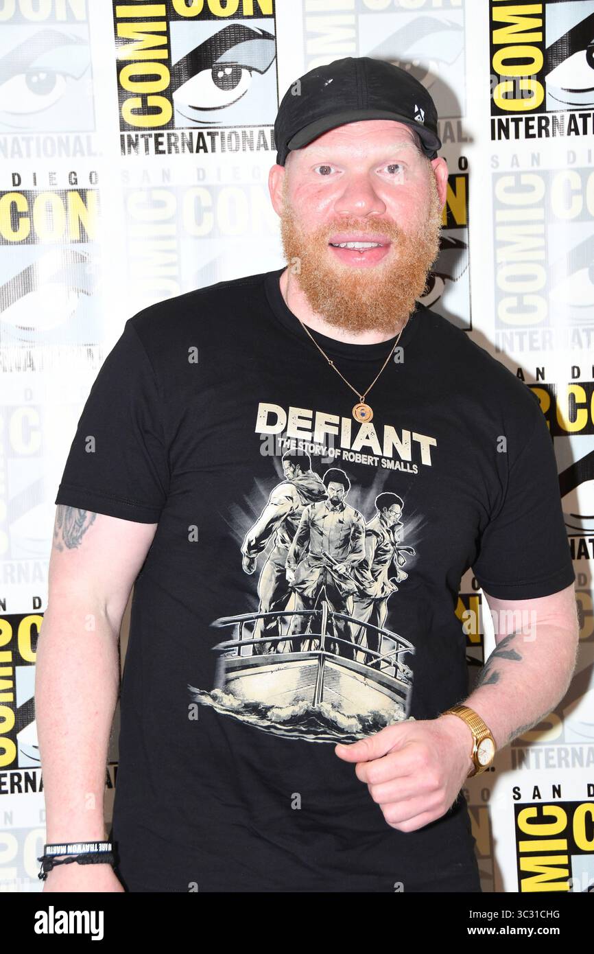 Marvin Jones III arrive au photocall pour « Defiant » au Hilton Bayfront lors de la première Journée internationale du Comic-Con de San Diego, le 24 juillet 2025. Banque D'Images