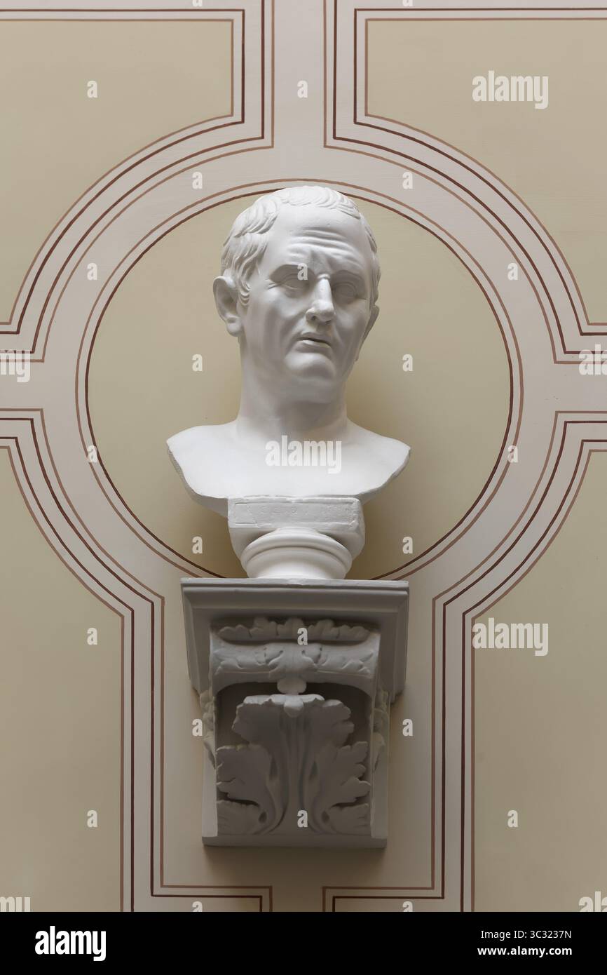 Cicéron, ancien orateur romain et philosophe, buste dans la cage d'escalier, bâtiment principal de l'Université de Rostock, Mecklembourg-Poméranie occidentale, allemand Banque D'Images