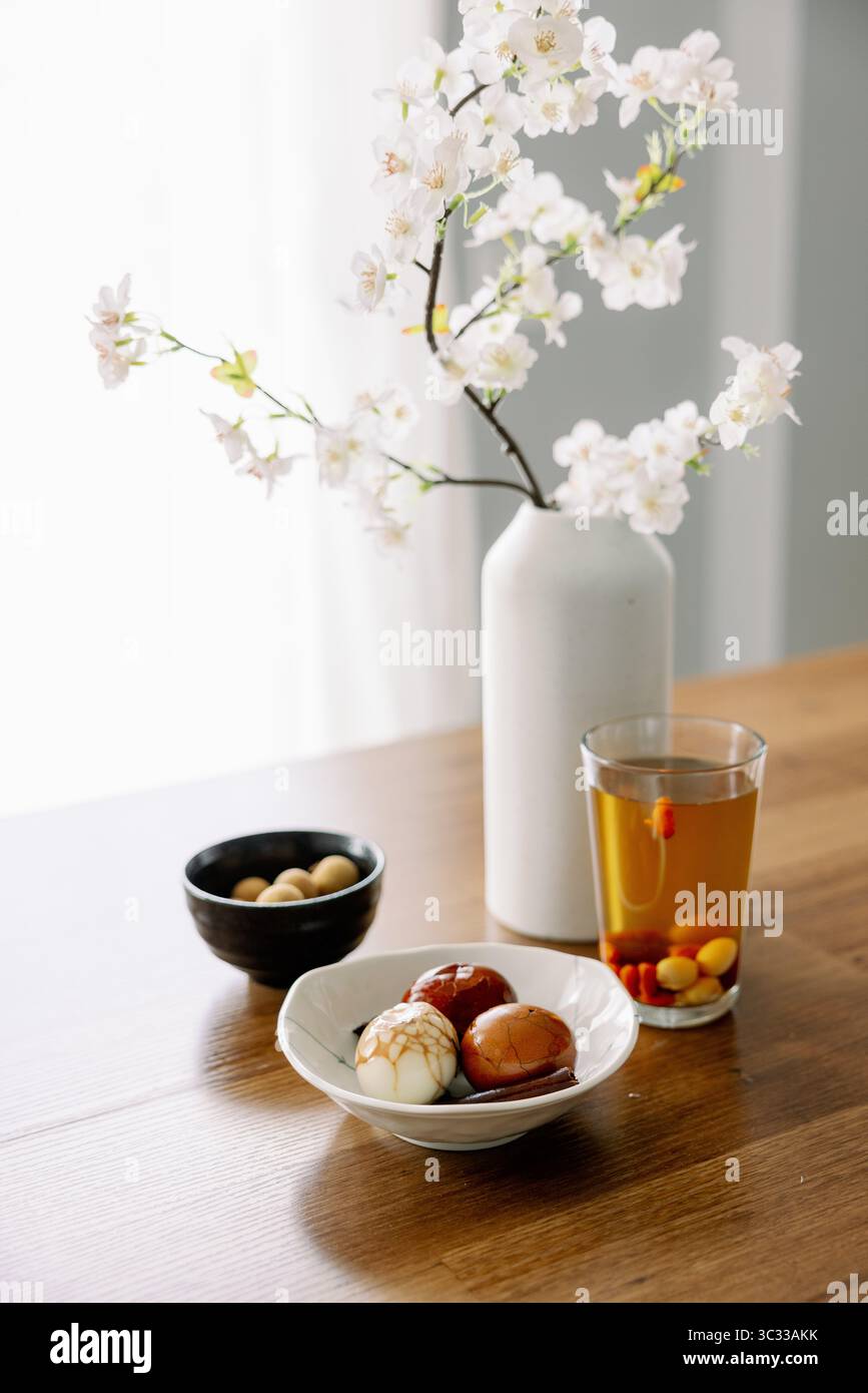 Cuisine chinoise traditionnelle Longan, œuf de thé, tisane Banque D'Images