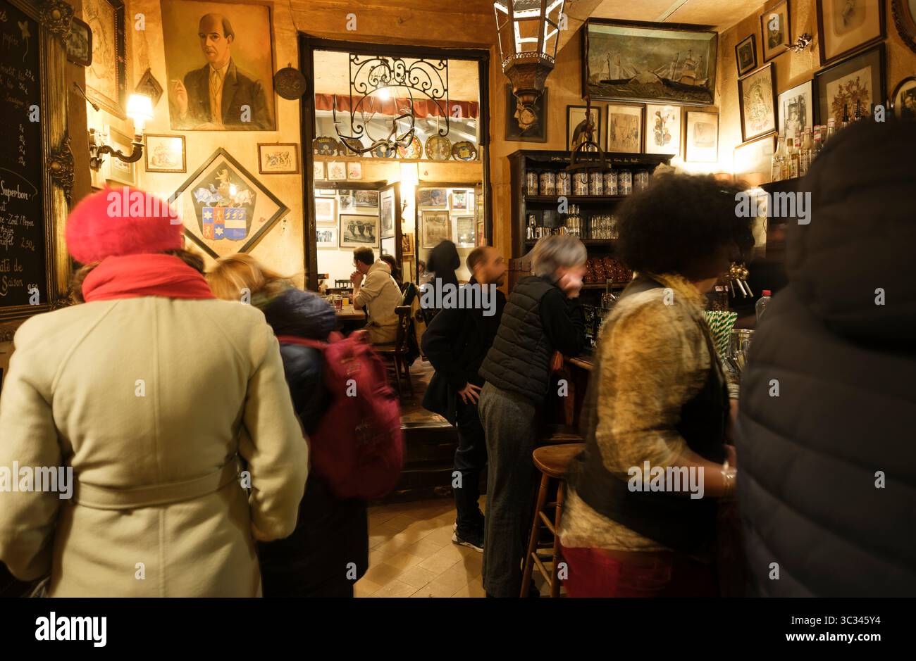 Belgique, Bruxelles : « la Fleur en papier doré », un café et une brasserie historique a déclaré les meilleurs bars 2024 en Europe par theeuropeanbarguide.com sur un to Banque D'Images